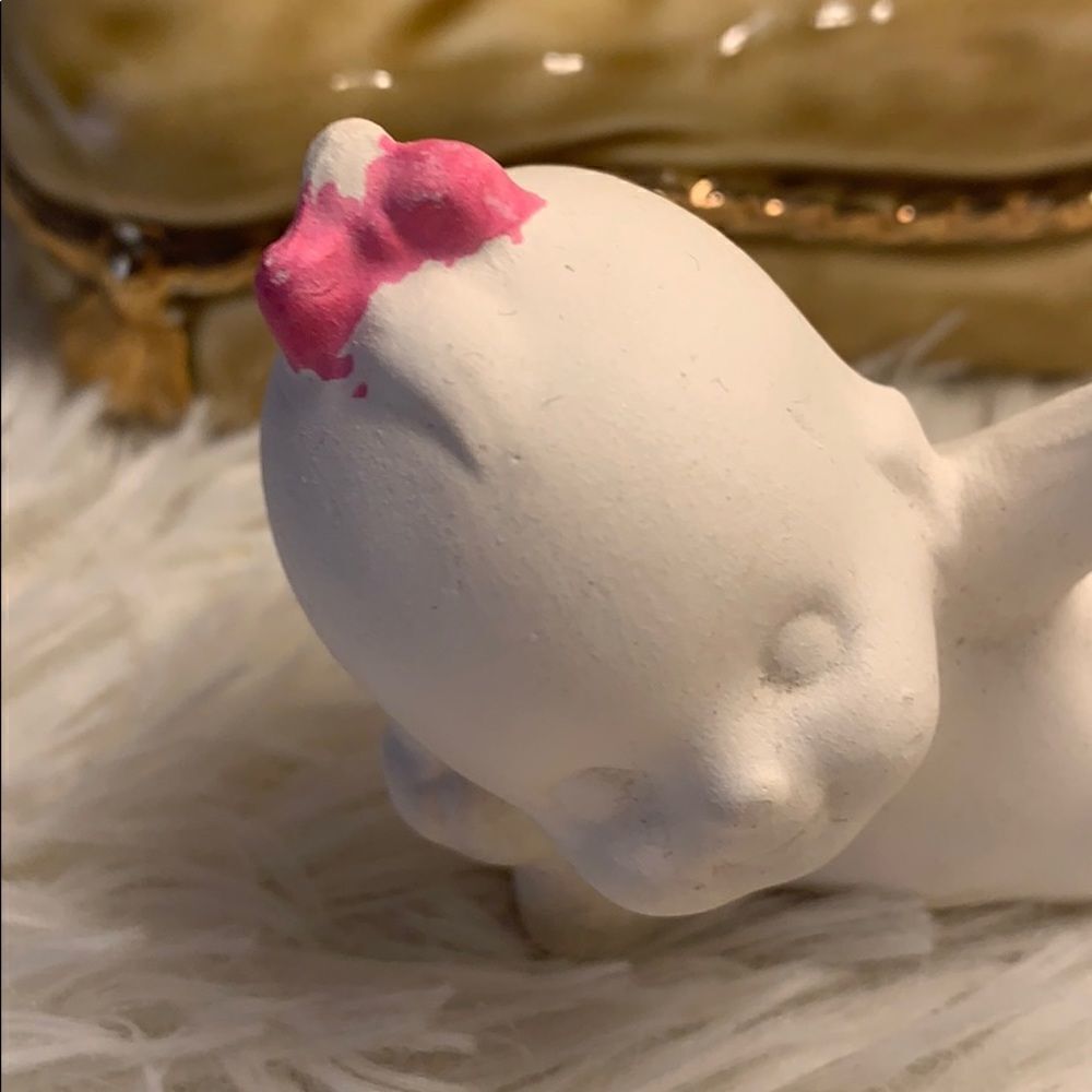 Kewpie Ceramic with bow laying down ceramic figure - Picture 2 of 13